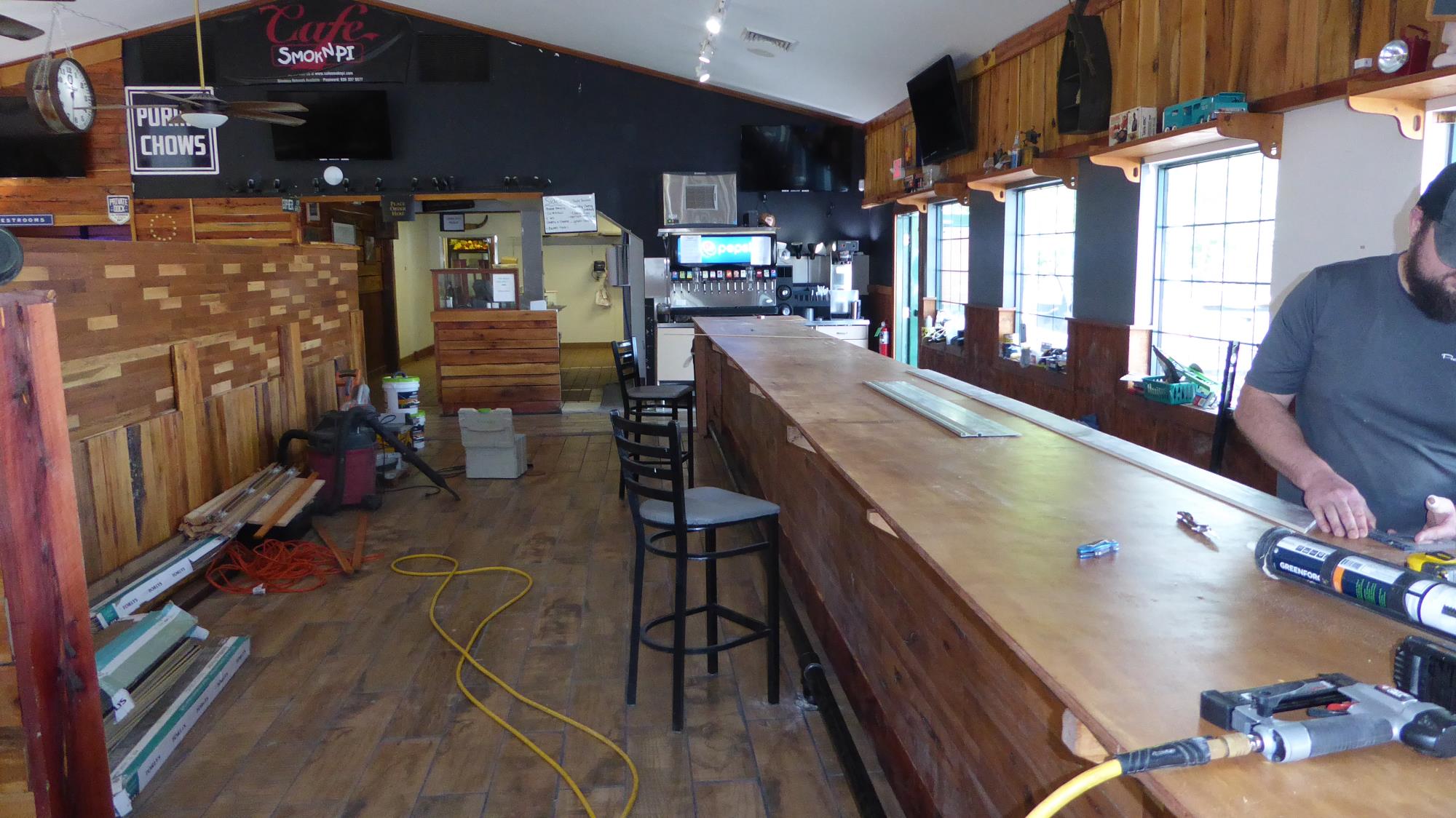Construction on the new Cafe Smok N Pi bar – March 2022.